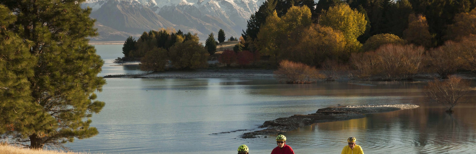 Alps 2 Ocean Lake Pukaki cropped HHH257312 credit Hedgehog House