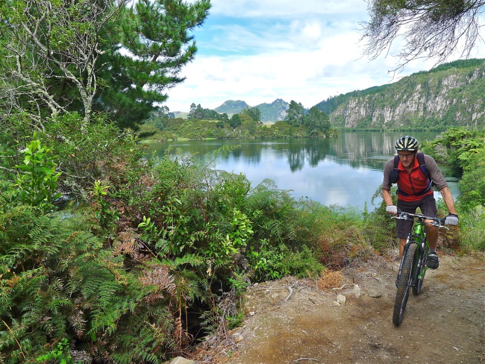 Waikato River Trails Cyclist with Lake Whakamaru in background credit Dave Mitchell