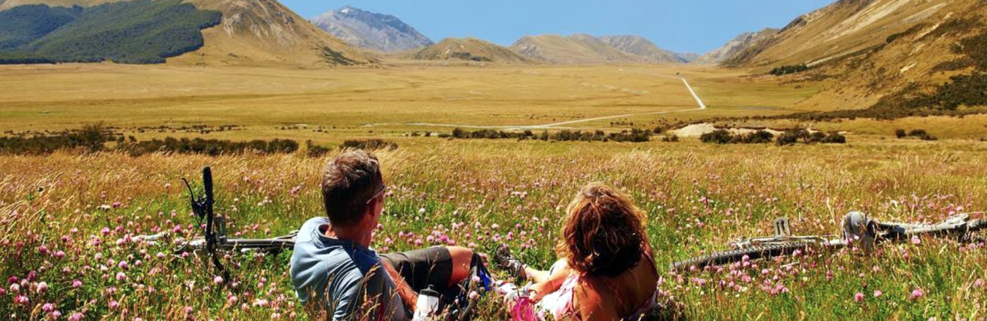 Around the Mountains couple relaxing credit Venture Southland