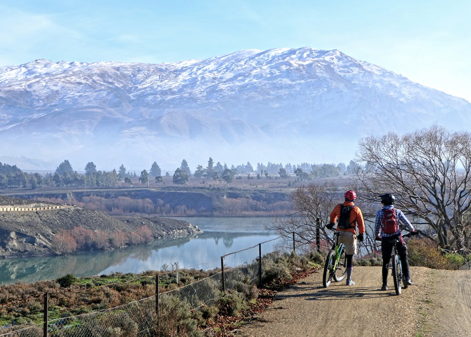 Lake Dunstan Cycle Trail Image 2 cropped copyright bennettandslater.co.nz