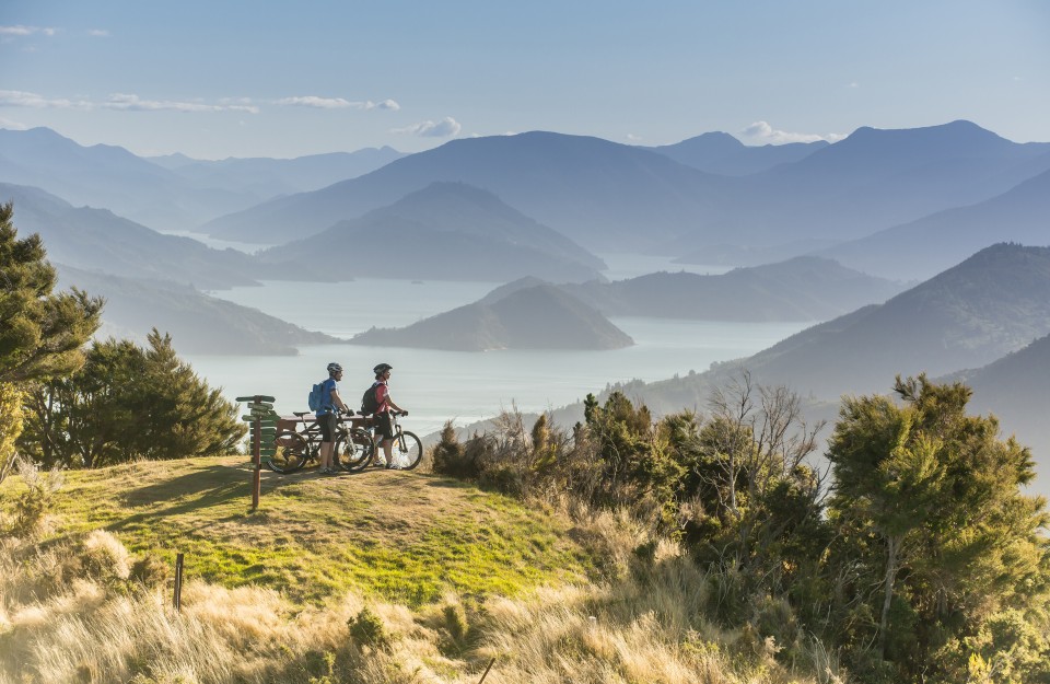 Queen Charlotte Track sounds couple bike 154 credit MarlboroughNZ